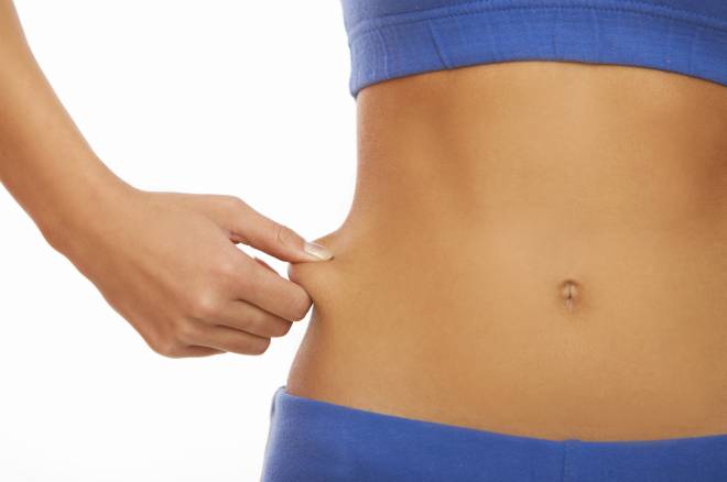 As mulheres sofrem mais que os homens para perder a barriga porque o seu metabolismo é mais lento. Isso acontece é porque eles possuem mais massa muscular e assim acumulam menos pneus incômodos. Por isso é importante "acelerar" o metabolismo para não focar atrás dos homens nessa parada