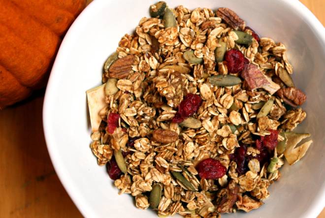 Alimentos ricos em fibras são os grandes responsáveis em fazer o organismo funcionar, pois eles auxiliam no movimento peristáltico dos intestinos. Entre os mais fibrosos, estão a famosa granola, a chia e a linhaça. A sua eficiência baseia-se no fato de que eles "sugam" as gorduras e o carboidrato, eliminando-os através da evacuação
