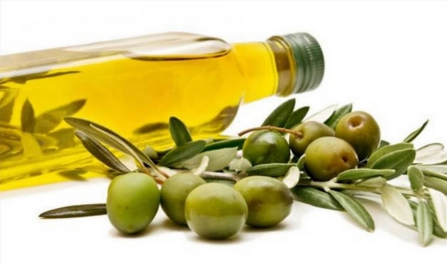 Rico em ácido graxo monoinsaturado, auxilia no aumento do colesterol "bom" (HDL). Exageral no azeite, no entanto, não faz bem. Duas colheres de sopa por dia é o ideal pois cada colher possui 90 calorias.