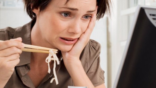 É sempre bom fazer as refeições num ambiente tranquilo e silencioso. Assim, se pode prestar mais atenção no que se come e na própria mastigação. Comer em frente ao computador ou em frente à alimentação faz com que você coma mais que o desejado.
