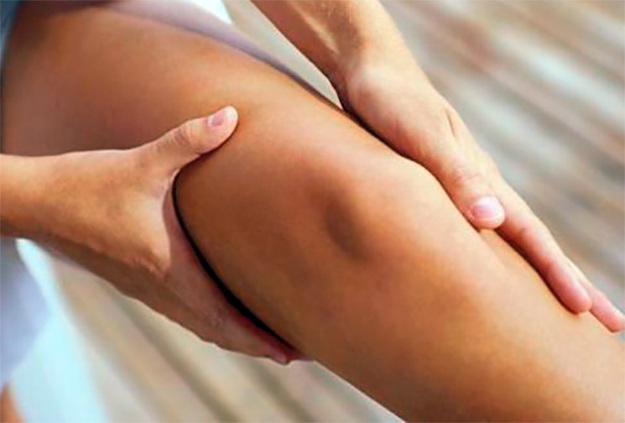 Os movimentos devem seguir a direção do sistema linfático. Toques de baixo para cima, sempre em direção aos gânglios que foram antes massageados.
