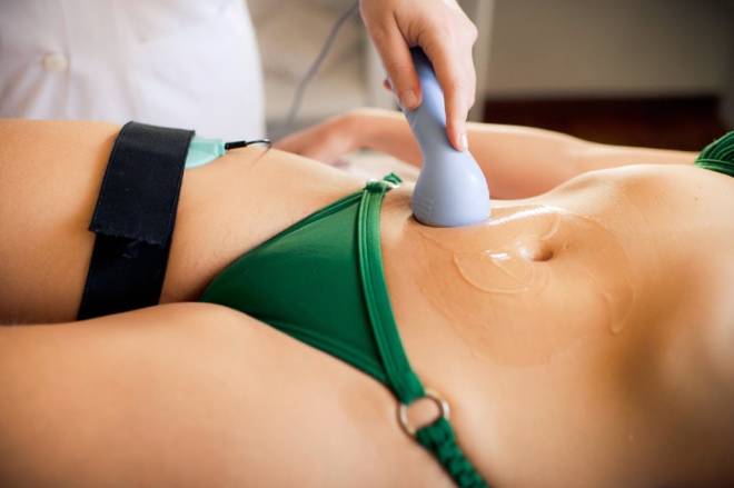 Você malhou pra caramba, perdeu peso mas continua com aquela barriguinha saliente. Na área dos tratamentos estéticos, existe hoje uma gama que prometem eliminar a gordura abdominal: ultrassom, carboxiterapia, intradermoterapia, lipocavitação e radiofrequência. Mas, antes de investir em qualquer tratamento, faça uma avaliação médica e escolha um local recomendado pelo seu médico