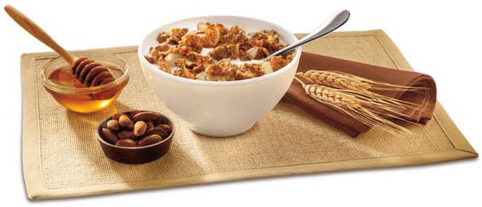 A combinação de grão, frutas e castanhas da granola é rica em fibras e sais minerais. Não pode ser consumido em excesso pois costuma trazer o açúcar como ingrediente. Prefira a opção light.